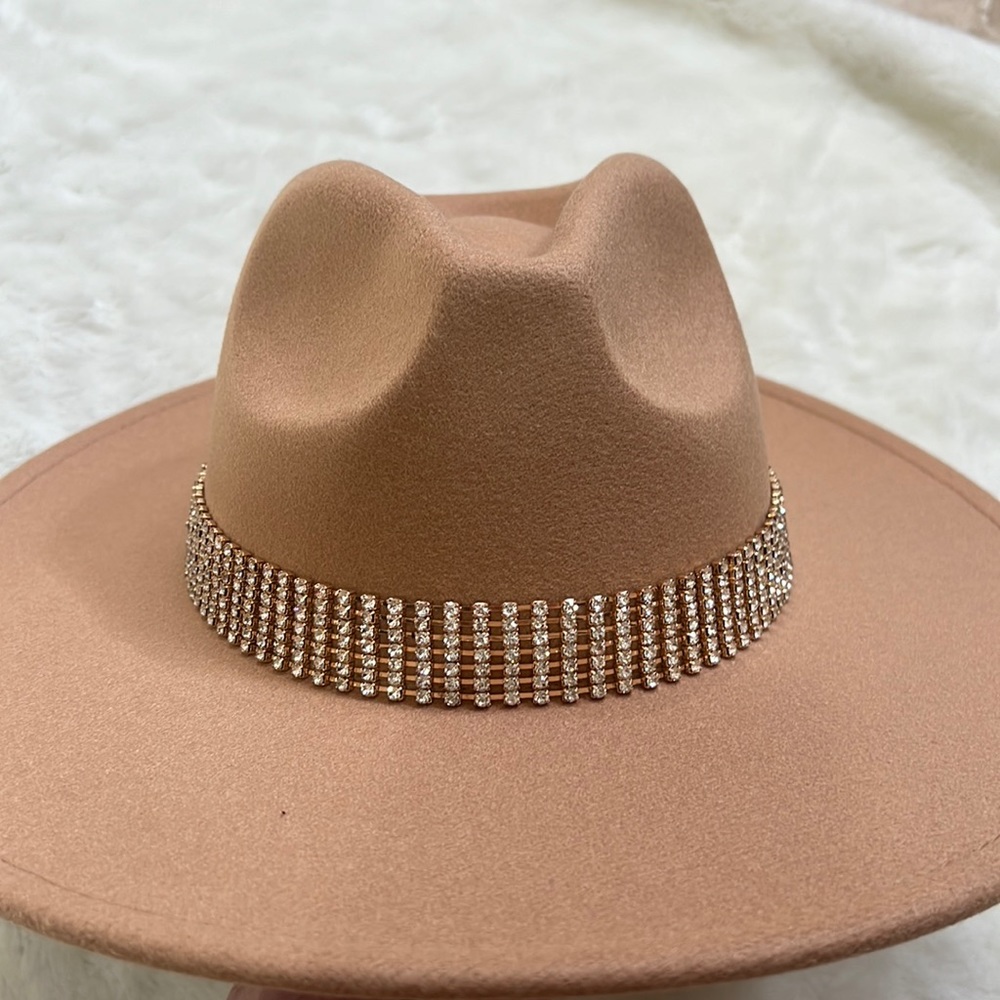 Belt hat